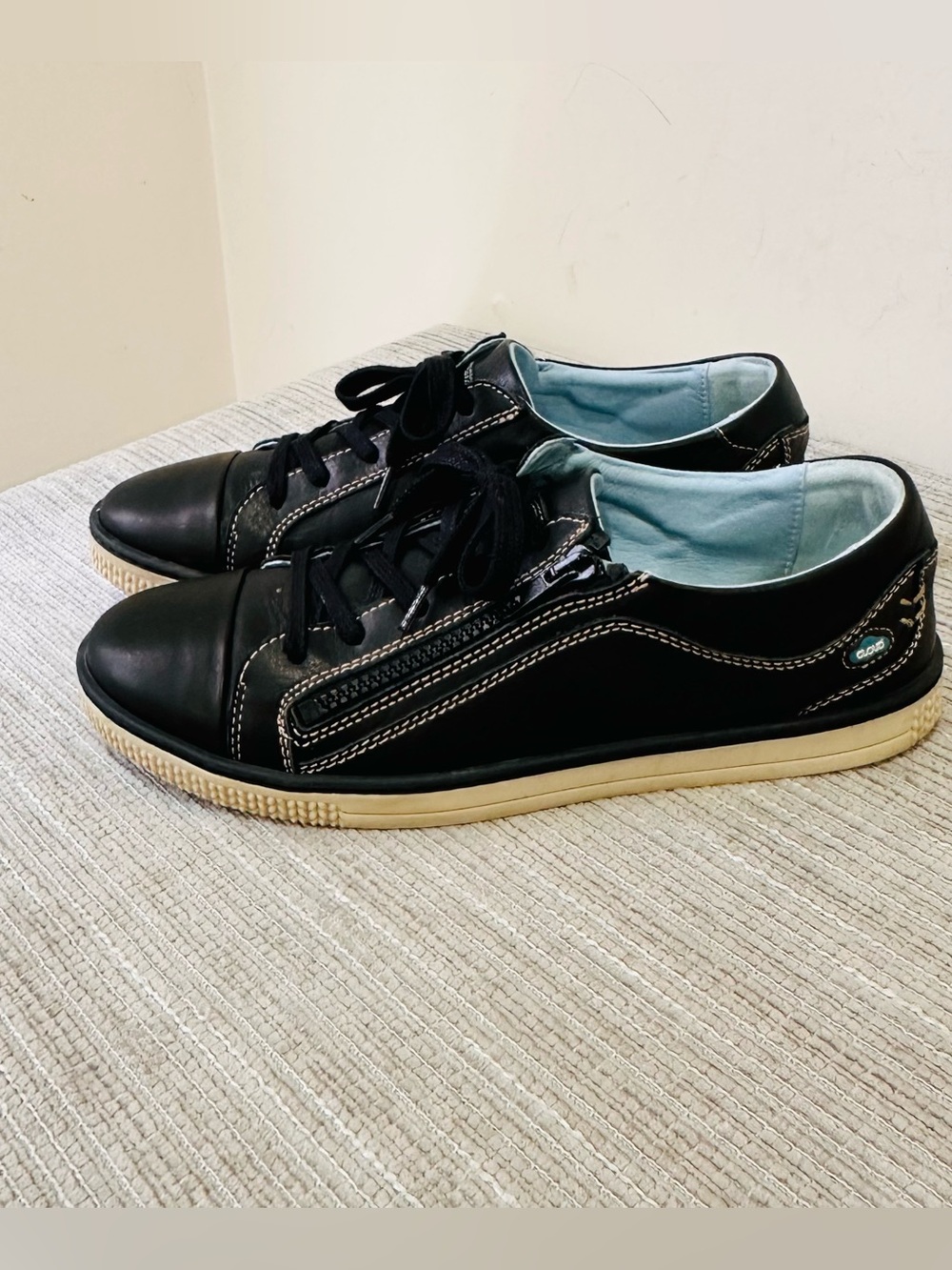 CLOUD Footwear Womens Size US 9 Cashmere Leather Zipper Sneakers Aika Black